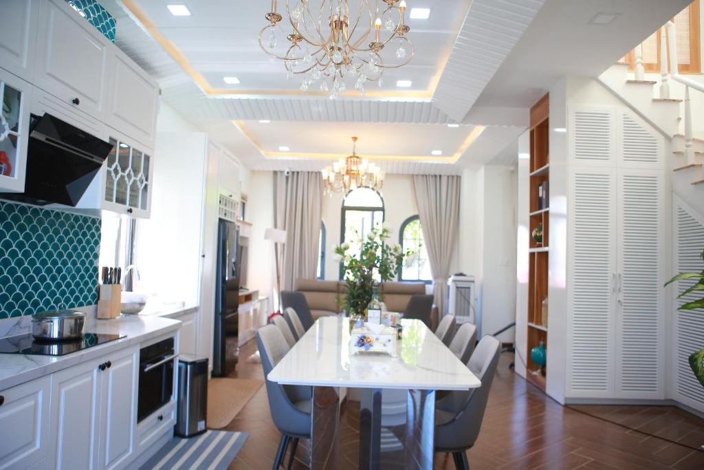 Le Gia Villa 1, sang trọng, bên hồ, hướng biển, 3PN, 3 phòng tắm, Novaworld Phan Thiết cho kỳ nghỉ gia đình