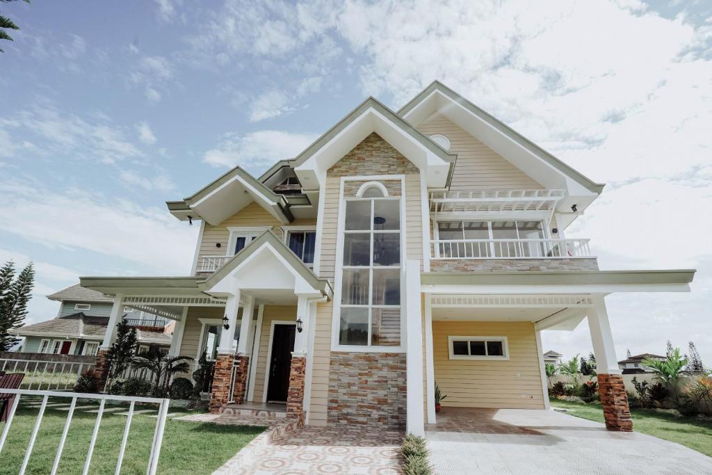 Cozy crib in Saratoga with Jacuzzi