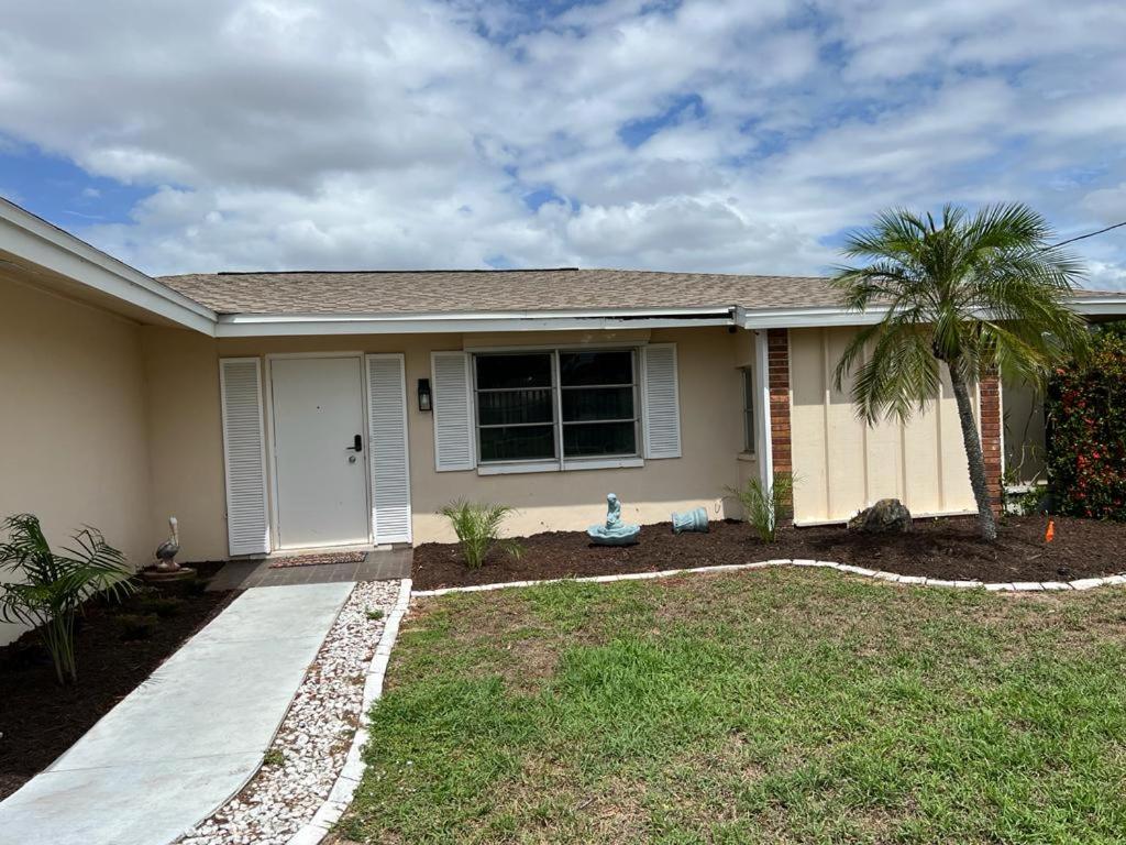 Super Comfy " Arcade" Home in Cape Coral, Great Location!