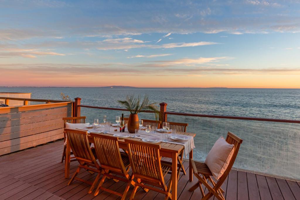 Blue Dolphin: An Oceanfront Malibu Sanctuary