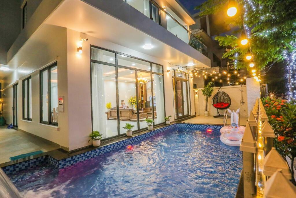 Sea Breeze Villa FLC sang trọng gần biển có bể bơi