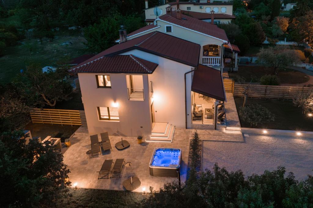 Casa Pinia with outdoor jacuzzi