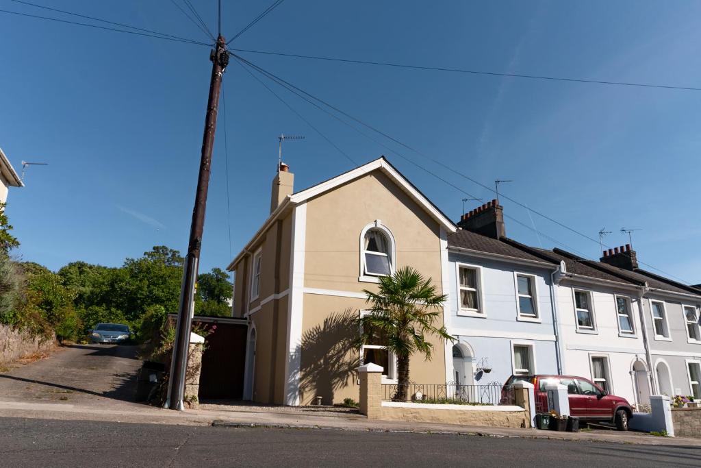 Upton House - Charming 4-bedroom home in Torquay