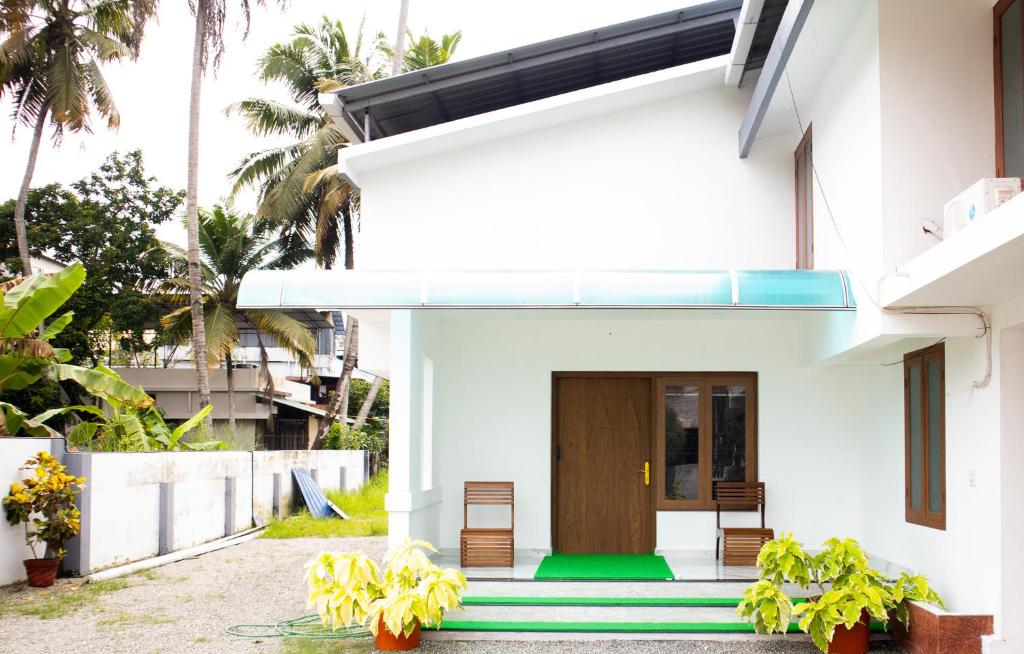 Salalah Enclave - 3 AC Bedroom House at Vytilla, Kochi