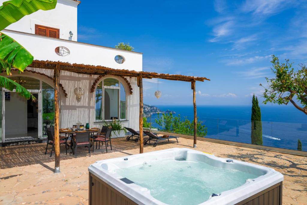 Villa Mimina - Exclusive villa with garden, Jacuzzi and sea view