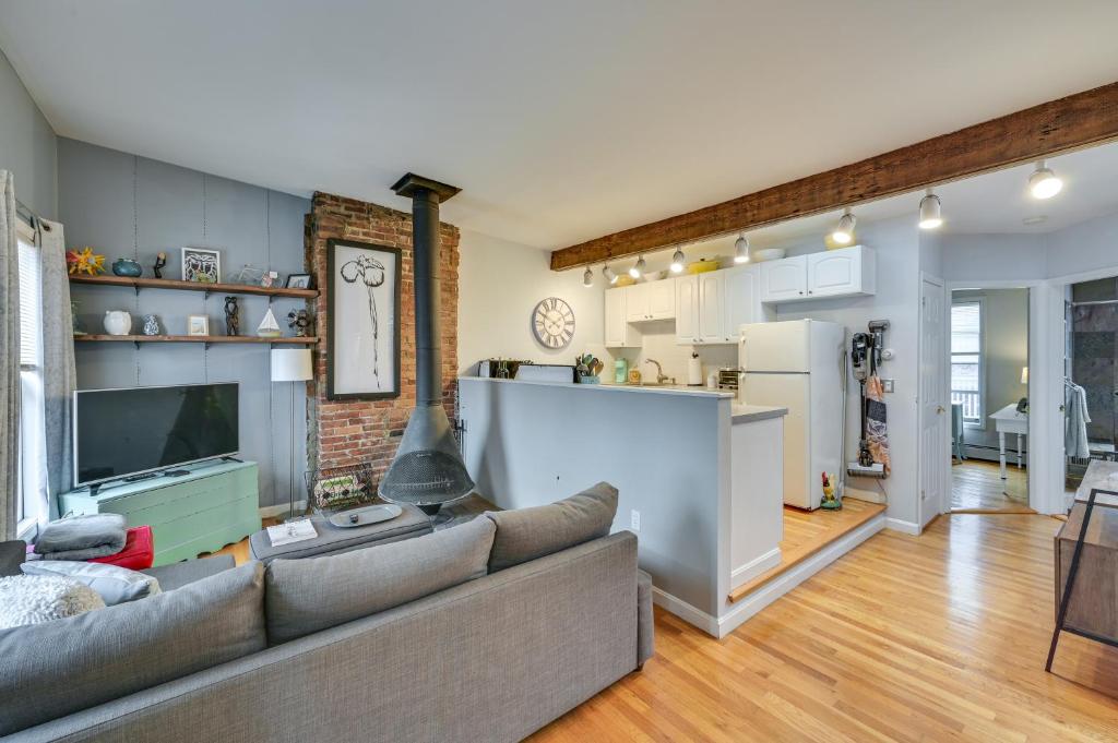 Cozy Boston Vacation Rental with Rooftop Deck!