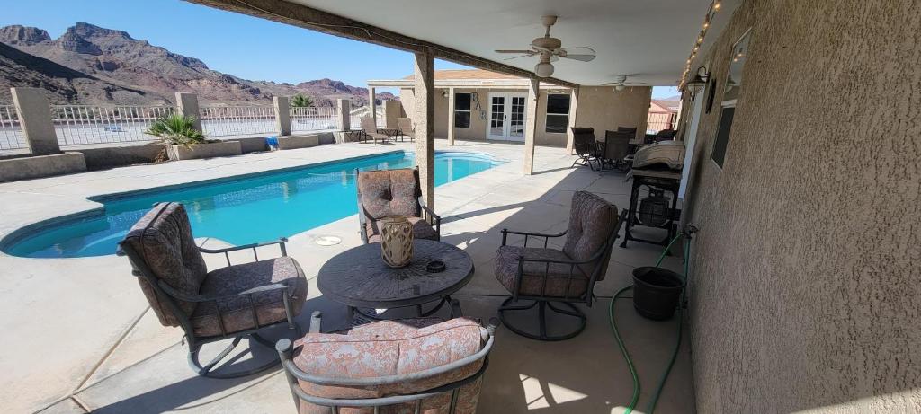 Parker Strip pool house with game room!